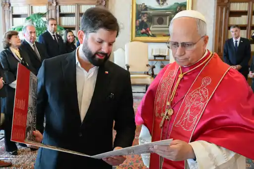 Presidente Boric  y  Papa León XIV  Vatican Media