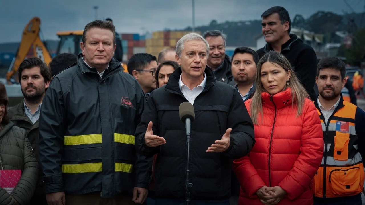 Presidente José Antonio Kast en punto de prensa en  regiones afectadas por sistema frontal/ The Times Latino