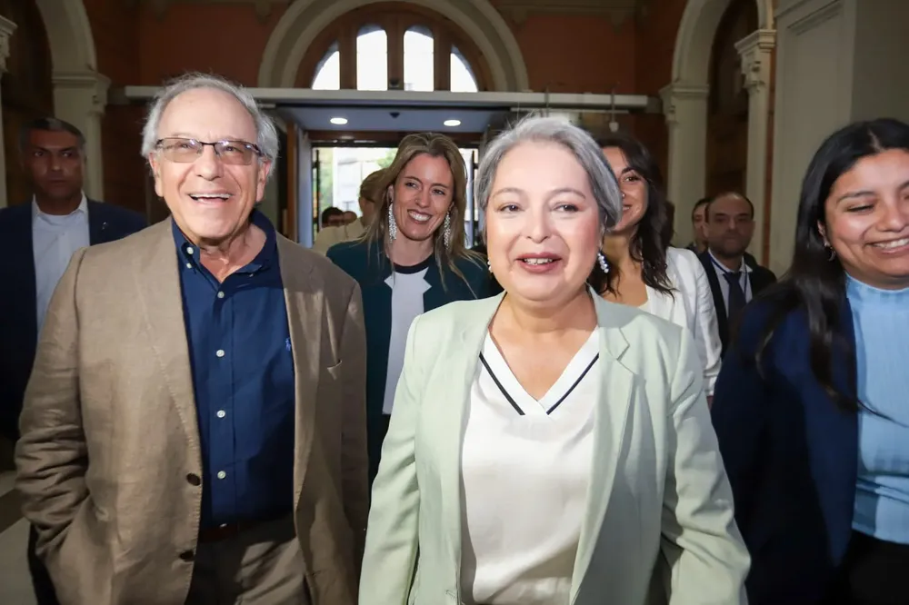 Jeannette Jara y Tomás Hirsch Fotógrafo Cristian Daniel González Henríquez para The Times en Español