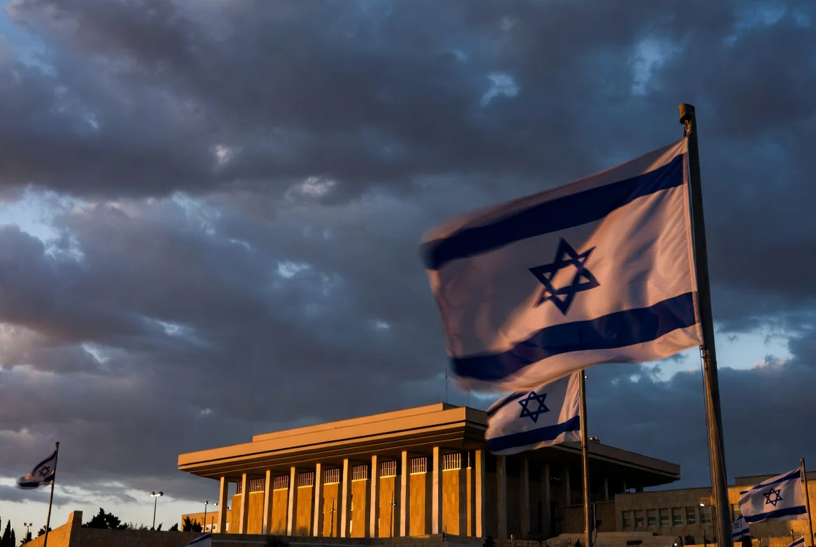 Exterior del edificio de la Knesset en Jerusalén, sede del parlamento israelí donde se aprobó la disolución