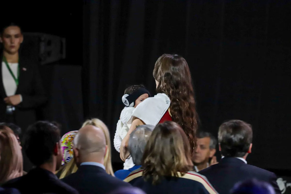 Ministra Camila Vallejo y Violeta Boric Fotógrafo Cristian Daniel González Henríquez para The Times en Español