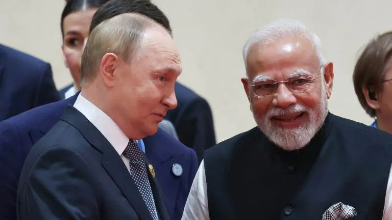 Narendra Modi y Vladimir Putin K R E M L I N / P O O L