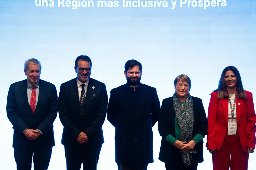 S.E. el Presidente de la República, Gabriel Boric Font, asiste a la conmemoración del 30° aniversario del Instituto Inte Prensa Presidencia