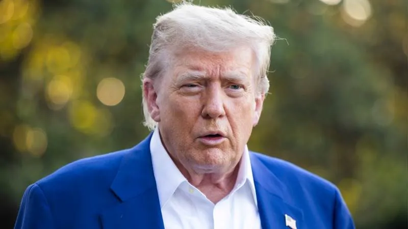 Donald Trump E P A / J I M L O S A L Z O