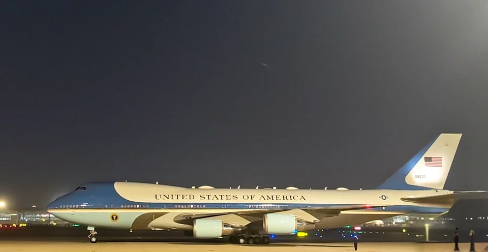  Air Force One  / Xinhua