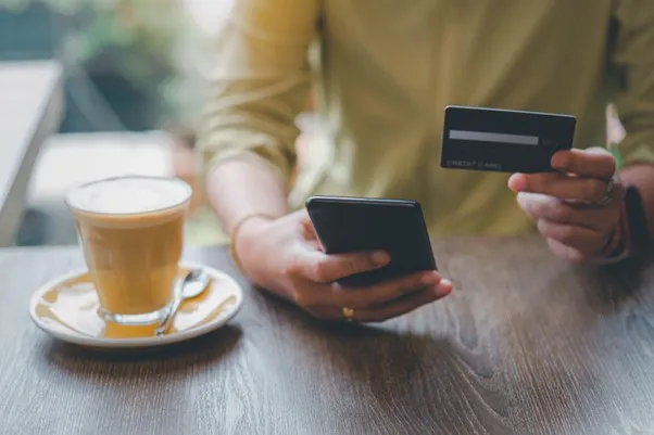 Diferencias clave entre tarjetas de crédito y débito que debes conocer