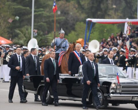 Un Hito Republicano: El Presidente José Antonio Kast Encabeza su Primera Gran Parada Militar