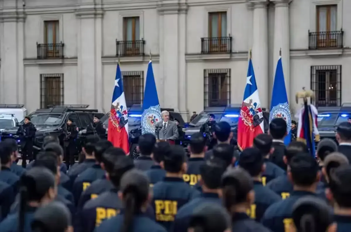 Kast encabeza entrega de 26 vehículos a la PDI y exige voluntad política para la agenda de seguridad